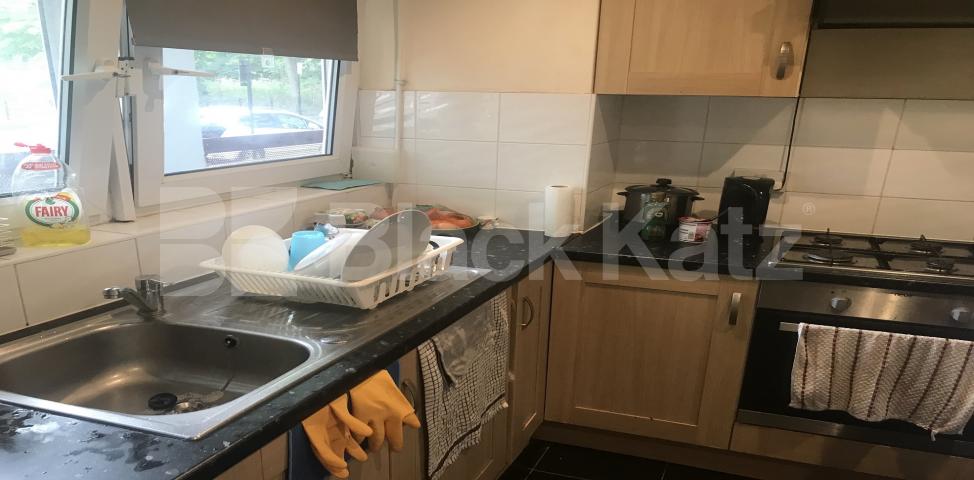 			NEW INSTRUCTION , 4 Bedroom, 1 bath, 1 reception Apartment			 Falmouth Road, London Bridge/Borough